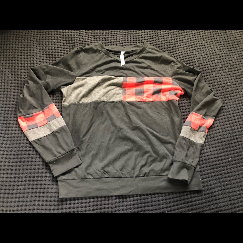 Long sleeve shirt.